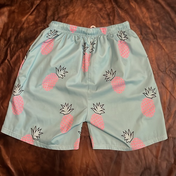 Quick dry shorts/swim trunks - Picture 3 of 3